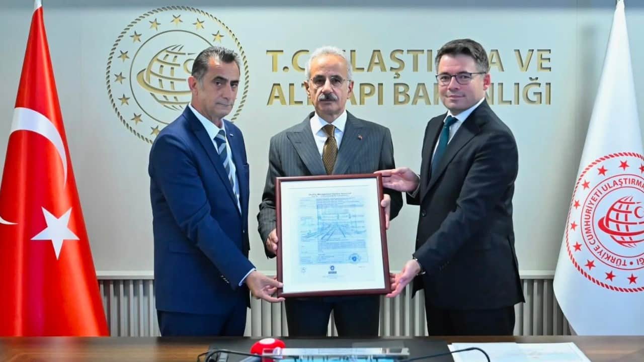 Foto - Milli lokomotif AB’den sertifikayı aldı! Uraloğlu: Artık bütün dünyaya satabilme imkânına sahip olduk