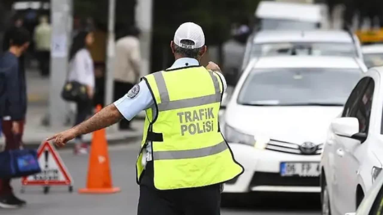 Foto - Milyonlarca araç sahibini ilgilendiriyor: Yaptırmayan yola çıkamayacak!