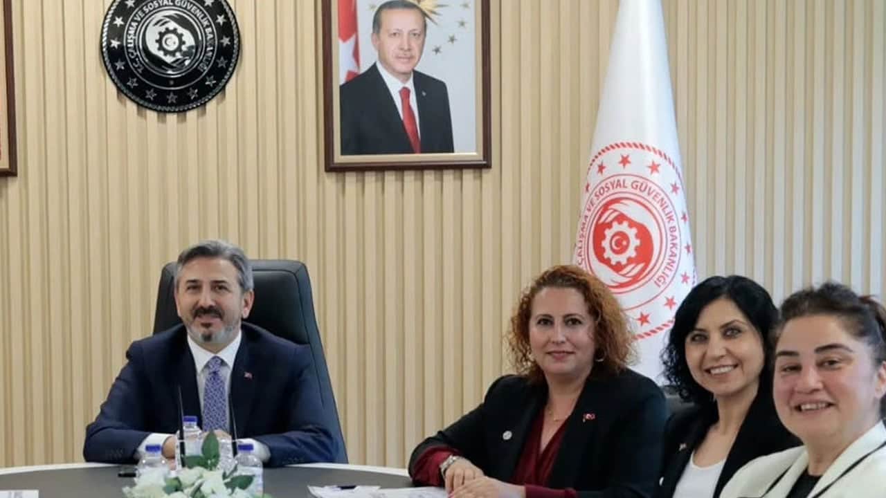 Foto - Milyonlarca insanın beklediği resmi açıklama geldi: Kademeli emeklilik Cumhurbaşkanı Erdoğan’ın önünde!