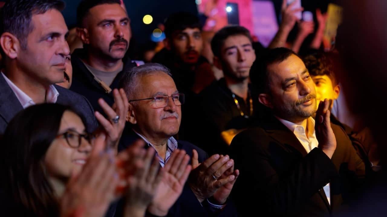 Foto - Milyonlarca kişi takip etti: Kayseri Belediye Başkanı Büyükkılıç'tan Ersoy'a teşekkür
