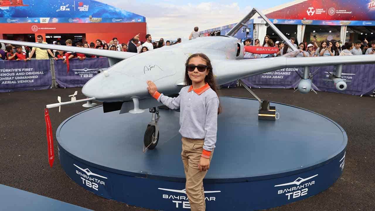 Foto - Minik Nehir’e Teknofest dokunuşu: TB2’ye dokundu hayalleri değişti