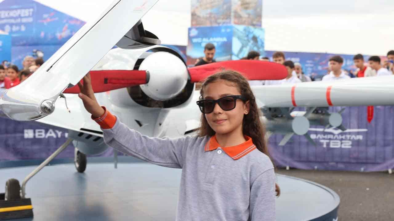 Foto - Minik Nehir’e Teknofest dokunuşu: TB2’ye dokundu hayalleri değişti
