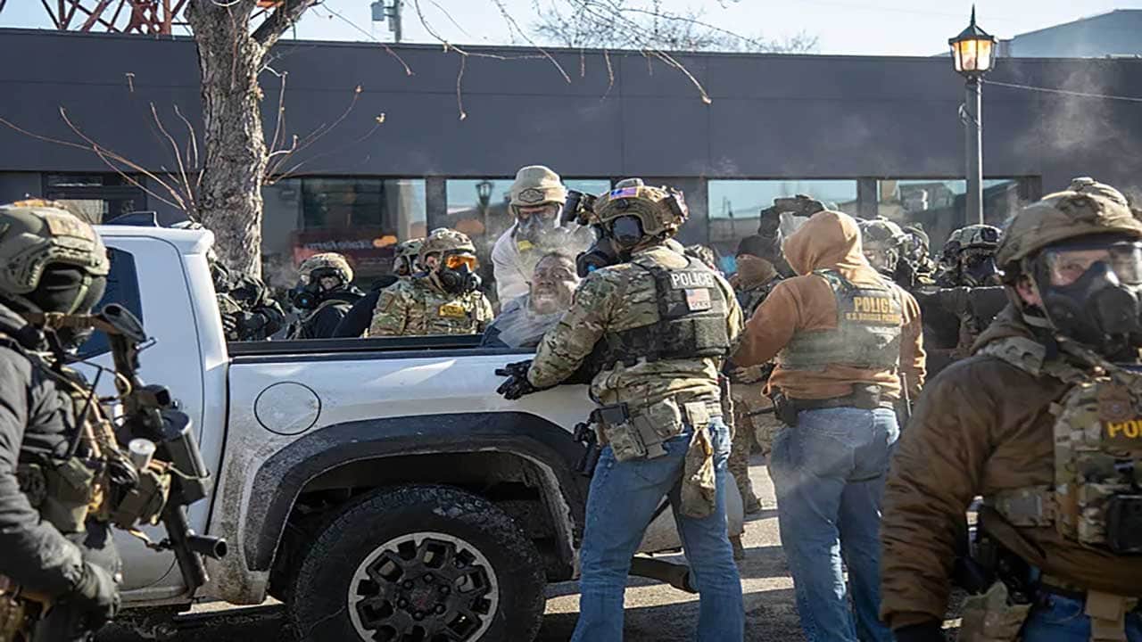Foto - Minneapolis sokaklarında federal kurşun sesleri! ABD’de iç savaş provası mı? O yoğun bakım hemşiresinin ölümü krizi patlattı!