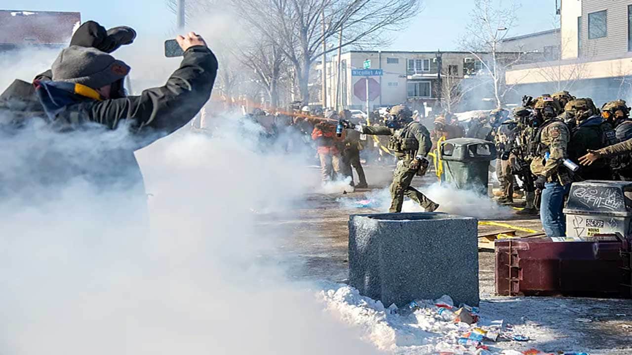 Foto - Minneapolis sokaklarında federal kurşun sesleri! ABD’de iç savaş provası mı? O yoğun bakım hemşiresinin ölümü krizi patlattı!