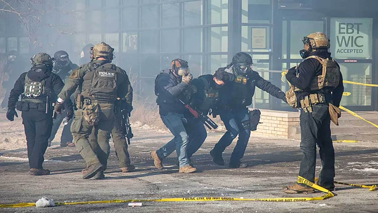 Foto - Minneapolis sokaklarında federal kurşun sesleri! ABD’de iç savaş provası mı? O yoğun bakım hemşiresinin ölümü krizi patlattı!
