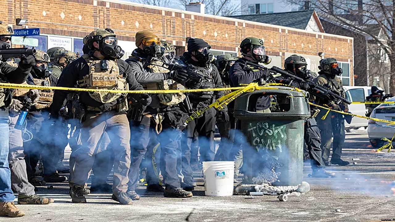 Foto - Minneapolis sokaklarında federal kurşun sesleri! ABD’de iç savaş provası mı? O yoğun bakım hemşiresinin ölümü krizi patlattı!