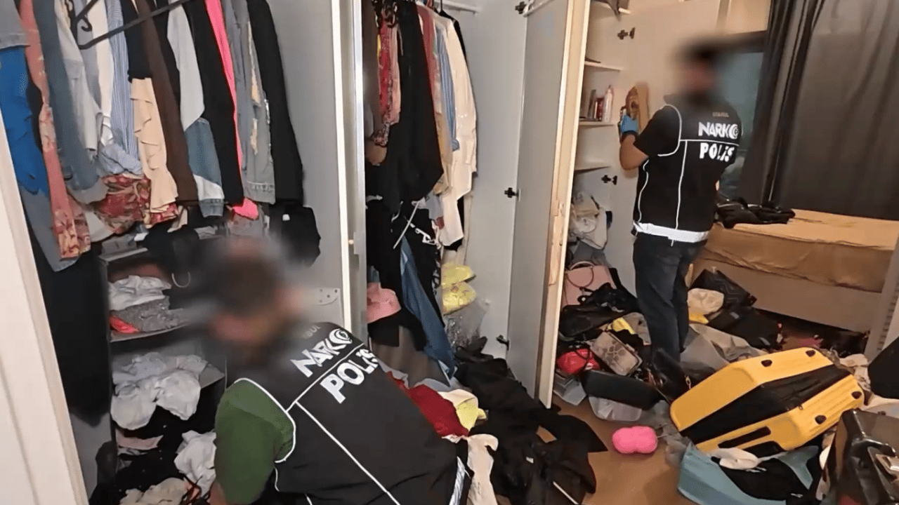 Foto - MİT ve Narkotik’ten dev operasyon: 'Üniversiteli Hayalet Baron' çökertildi! 9 yıllık kaçış Sarıyer'de bitti