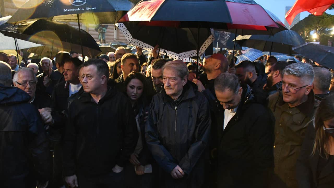 Foto - Muhalefet sokağa indi! Arnavutluk’ta sokaklar karıştı