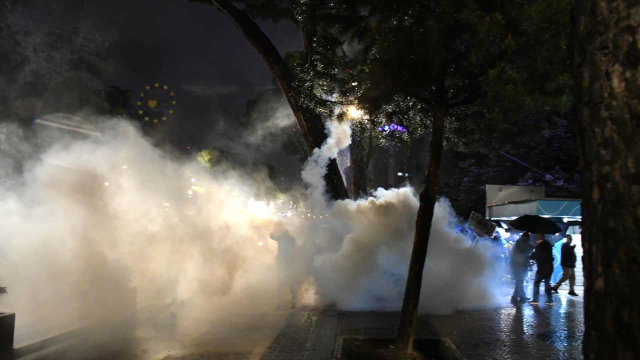 Foto - Muhalefet sokağa indi! Arnavutluk’ta sokaklar karıştı