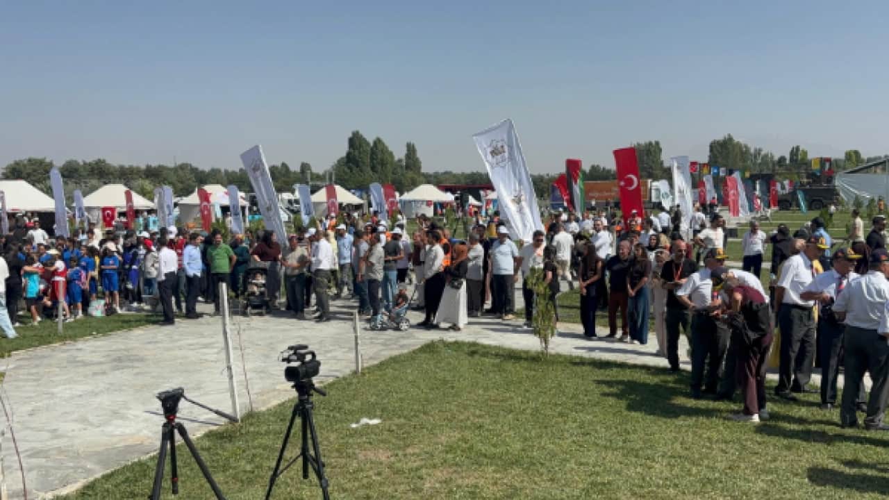 Foto - Muş'ta 955. yıl dönümü etkinlikleri Malazgirt Zaferi için mehterli, dualı açılış
