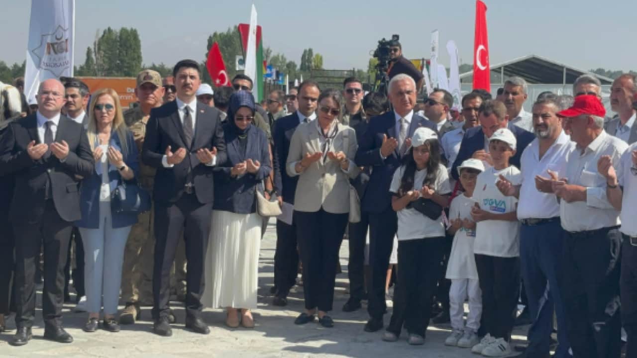 Foto - Muş'ta 955. yıl dönümü etkinlikleri Malazgirt Zaferi için mehterli, dualı açılış
