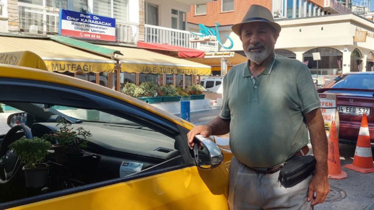Foto - Müşterilerin ağzı açık kalıyor! Mini seralı çiçek taksi