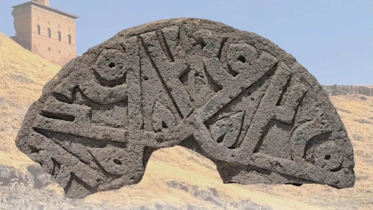 Müthiş gelişme: Ani'de 'Hz. Muhammed' isminin yer aldığı Selçuklu taşı bulundu...