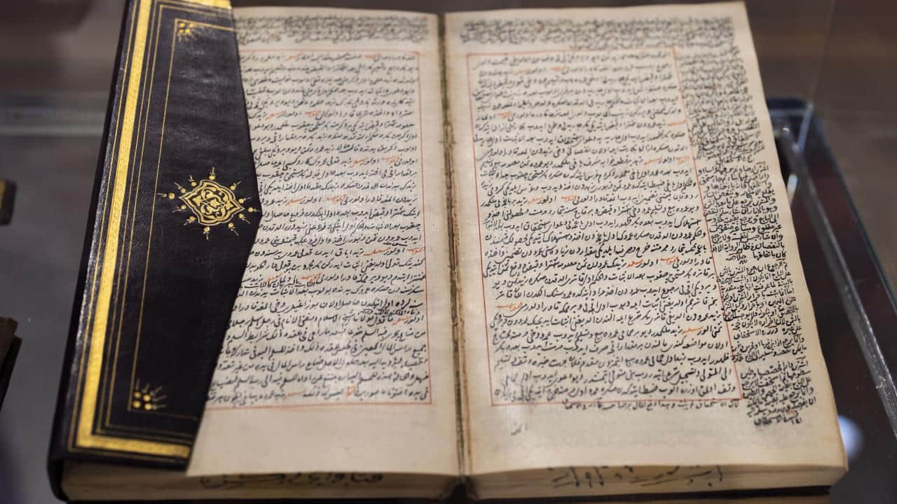 Foto - Nadir eserler geleceğe taşınıyor! Asırlık kitaplar mücellithanede böyle ‘şifa buluyor’