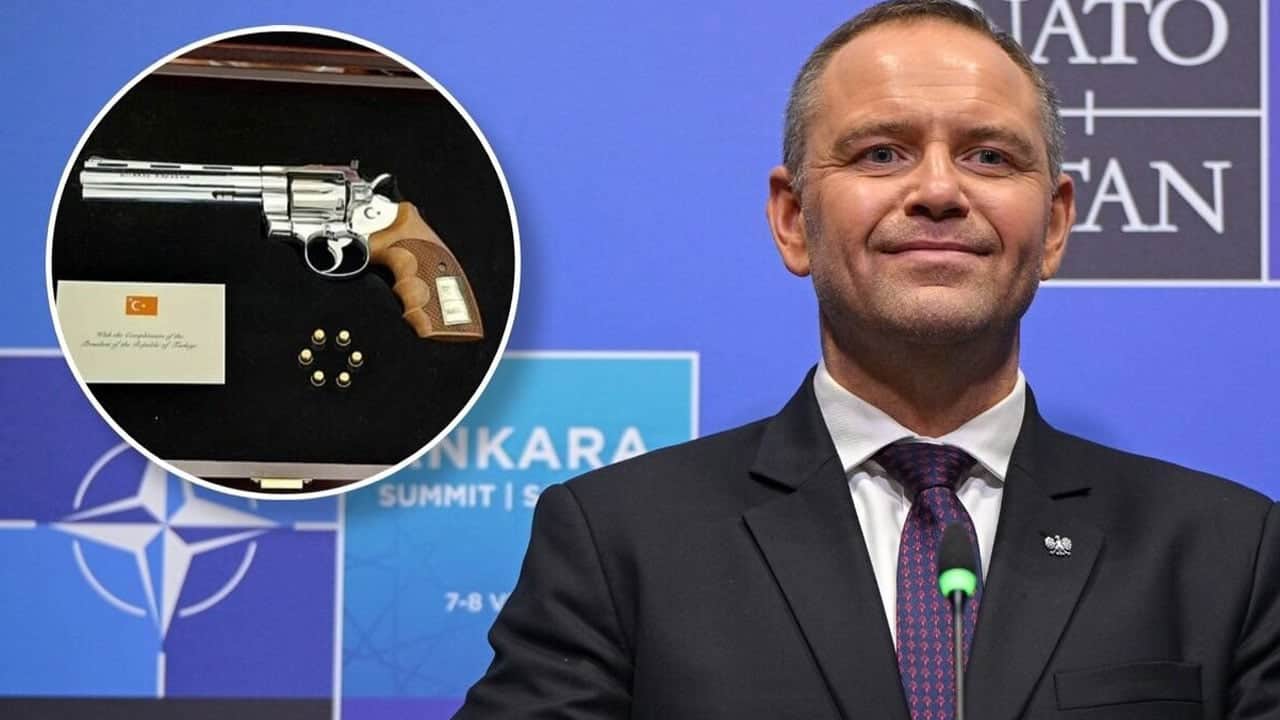 Foto - NATO zirvesinde silah verilmişti! Polonya liderinden Erdoğan'a sürpriz hediye