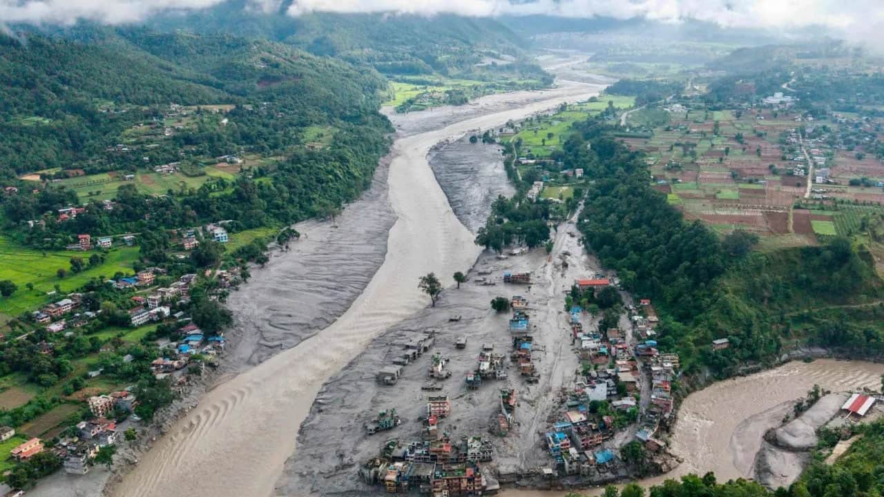 Foto - Nepal’de felaketin boyutu ortaya çıktı! Selin ardından 2,2 milyon ton enkaz kaldı