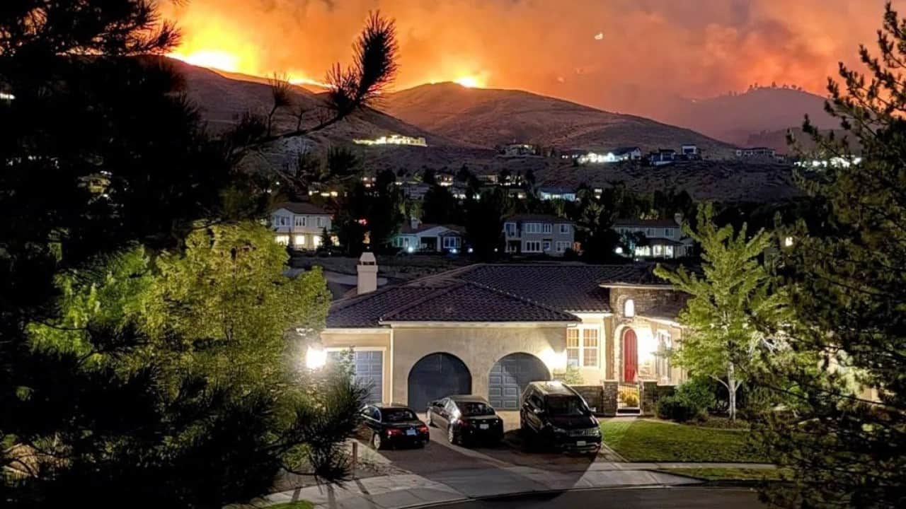 Foto - Nevada’da alevler kontrolden çıktı: 87 bin kişiye tahliye uyarısı!