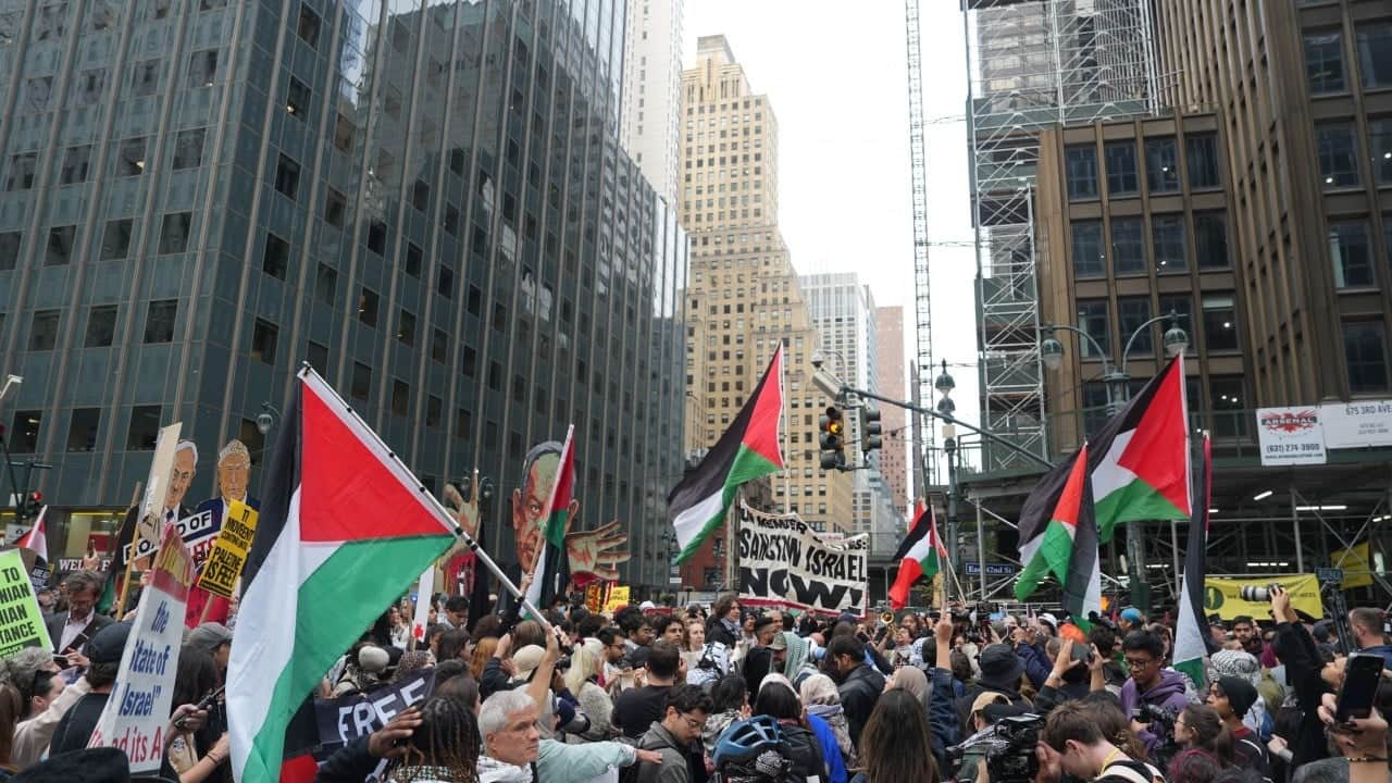 Foto - New York sokakları Netanyahu’ya karşı ayağa kalktı! Binlerce kişi "Özgür Filistin" diye yürüdü