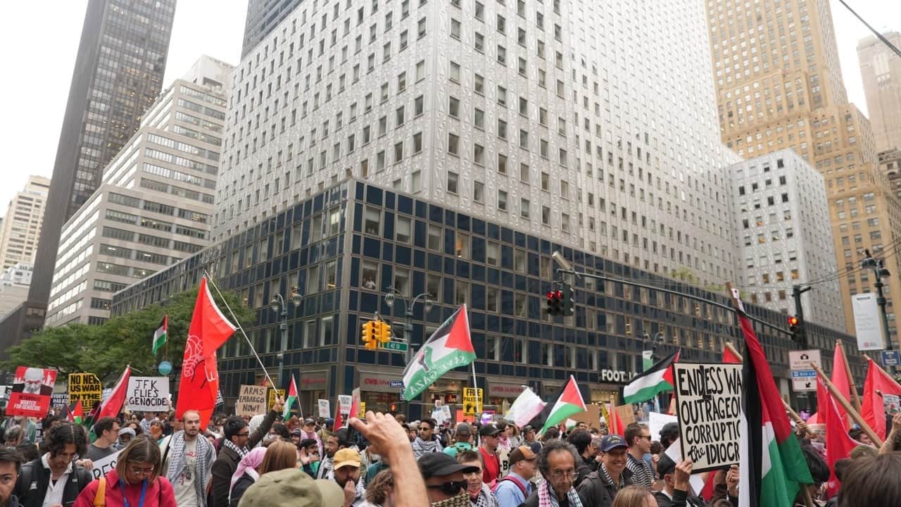 Foto - New York sokakları Netanyahu’ya karşı ayağa kalktı! Binlerce kişi "Özgür Filistin" diye yürüdü