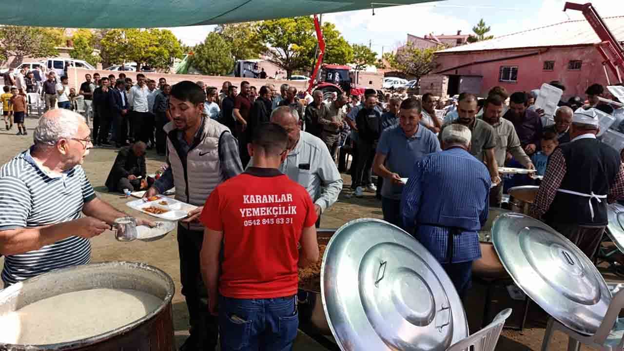 Foto - Niğde Konaklı’da asırlardır yaşatılan gelenek: Damat tıraş edilirken sabunlu yüzüne para yapıştırılıyor