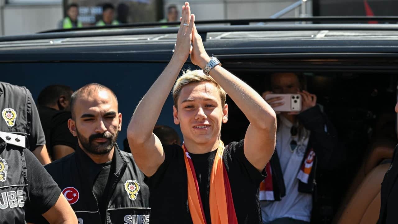 Foto - Nihat Kahveci 'Olmaz bu kadar' diyerek Galatasaray'ın yıldızına isyan etti: Sahada yoktu ki...