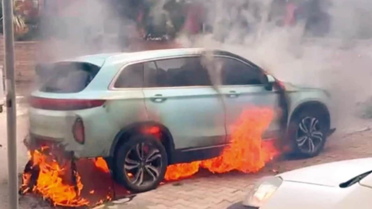 Foto - O otomobil saatli bomba gibi: Yedi ayda dokuzuncu yangın!