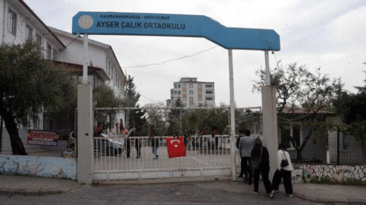 Foto - Öğrencileri kurşunların hedefinde bıraktılar: Müdür ile yardımcısı okulu bırakıp kaçtı! Valilik’ten soruşturma izni
