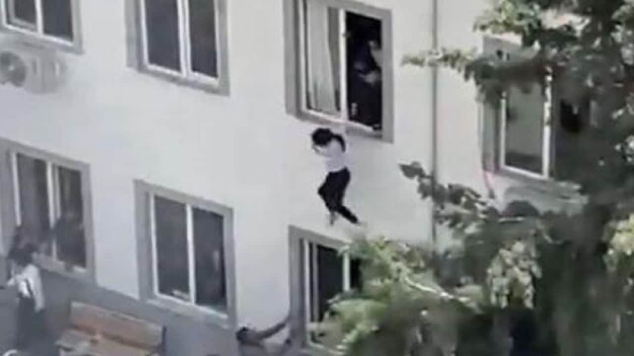 Foto - Öğrencileri kurşunların hedefinde bıraktılar: Müdür ile yardımcısı okulu bırakıp kaçtı! Valilik’ten soruşturma izni