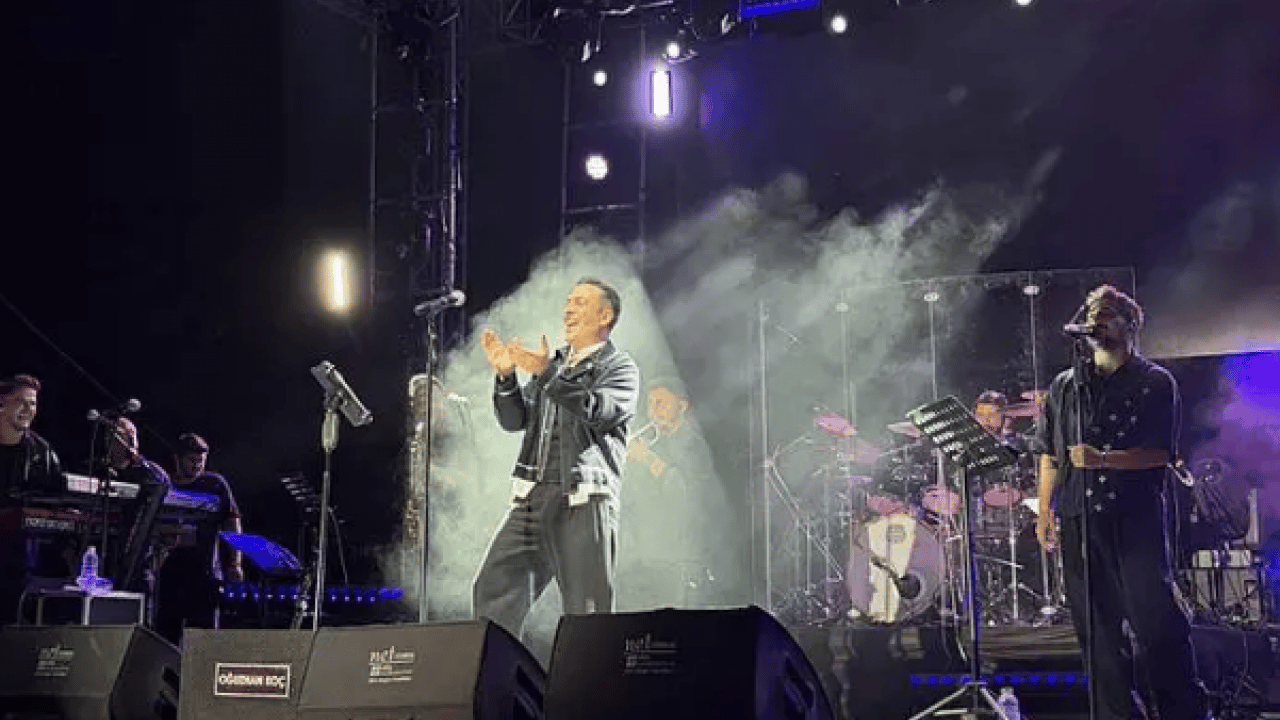 Foto - Oğuzhan Koç seyircinin yaptığını görünce çılgına döndü: 'Buranın ağası sen misin keko'?