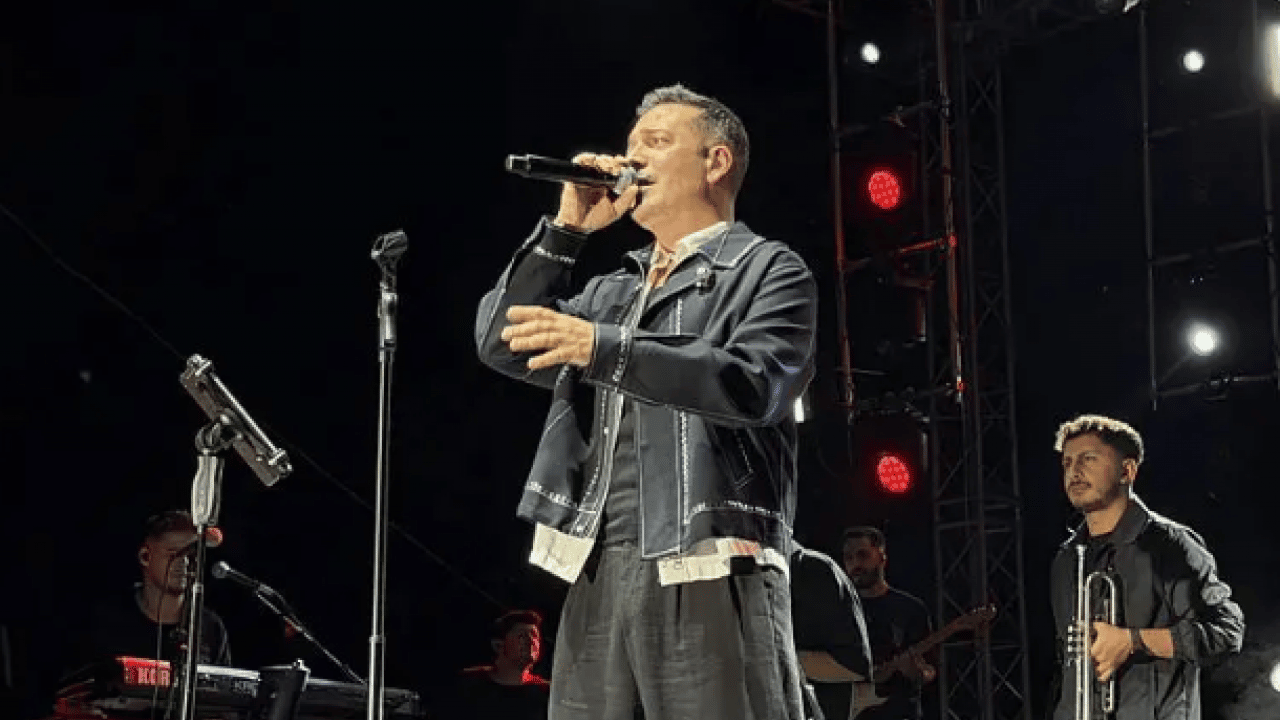 Foto - Oğuzhan Koç seyircinin yaptığını görünce çılgına döndü: 'Buranın ağası sen misin keko'?