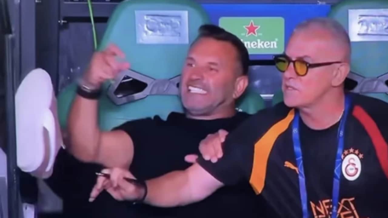 Foto - Okan Buruk sinir krizi geçirdi, kulübeyi tekmeledi! Görüntüler Okan Hoca'yı zorlayacak? Ceza gelebilir!