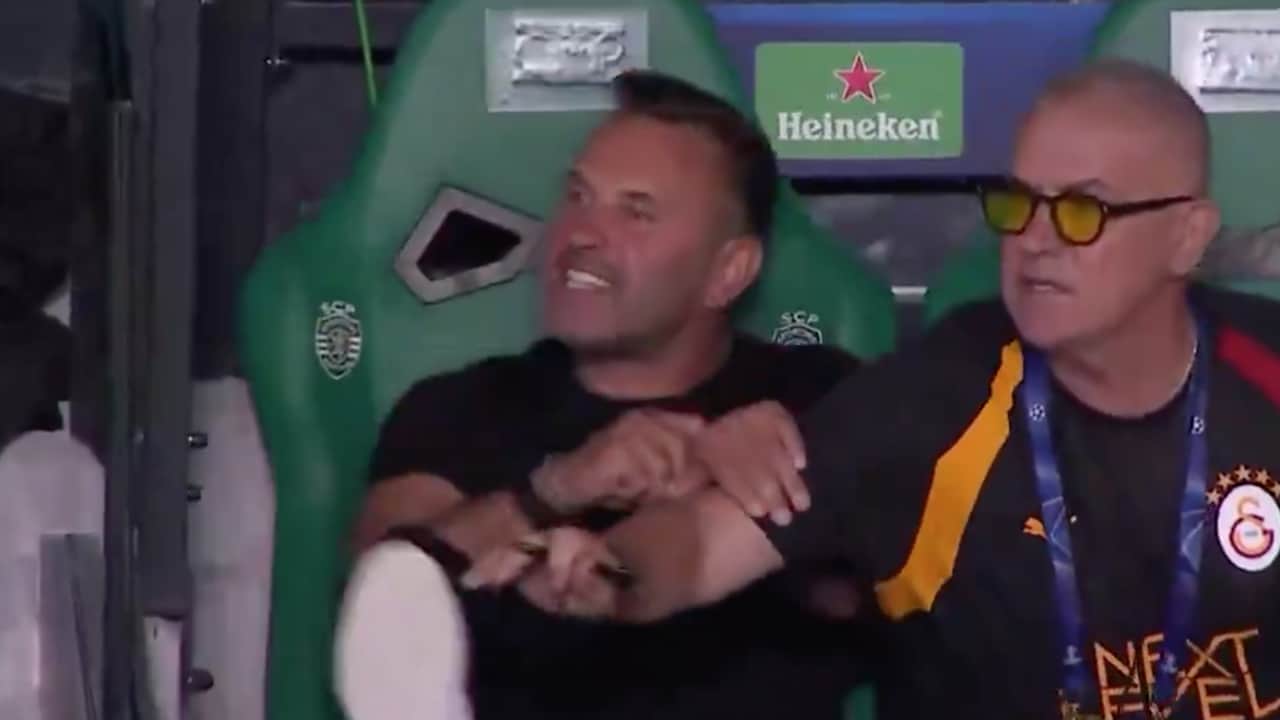 Foto - Okan Buruk sinir krizi geçirdi, kulübeyi tekmeledi! Görüntüler Okan Hoca'yı zorlayacak? Ceza gelebilir!