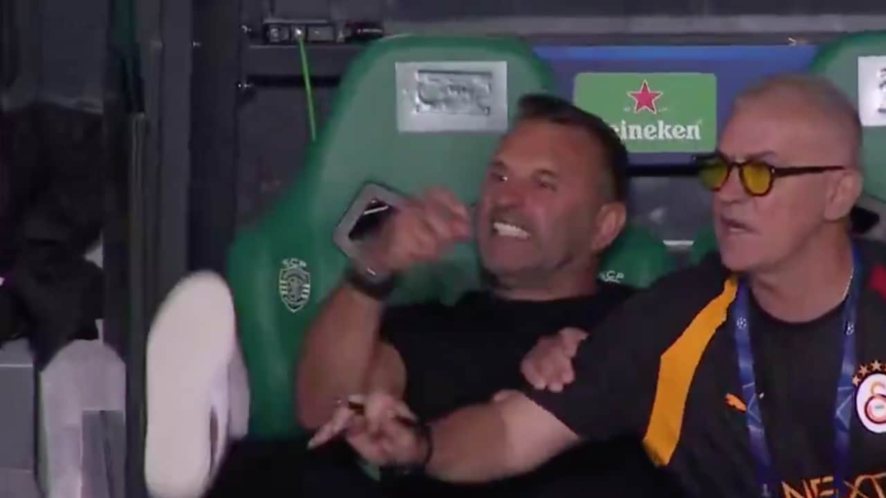 Foto - Okan Buruk sinir krizi geçirdi, kulübeyi tekmeledi! Görüntüler Okan Hoca'yı zorlayacak? Ceza gelebilir!