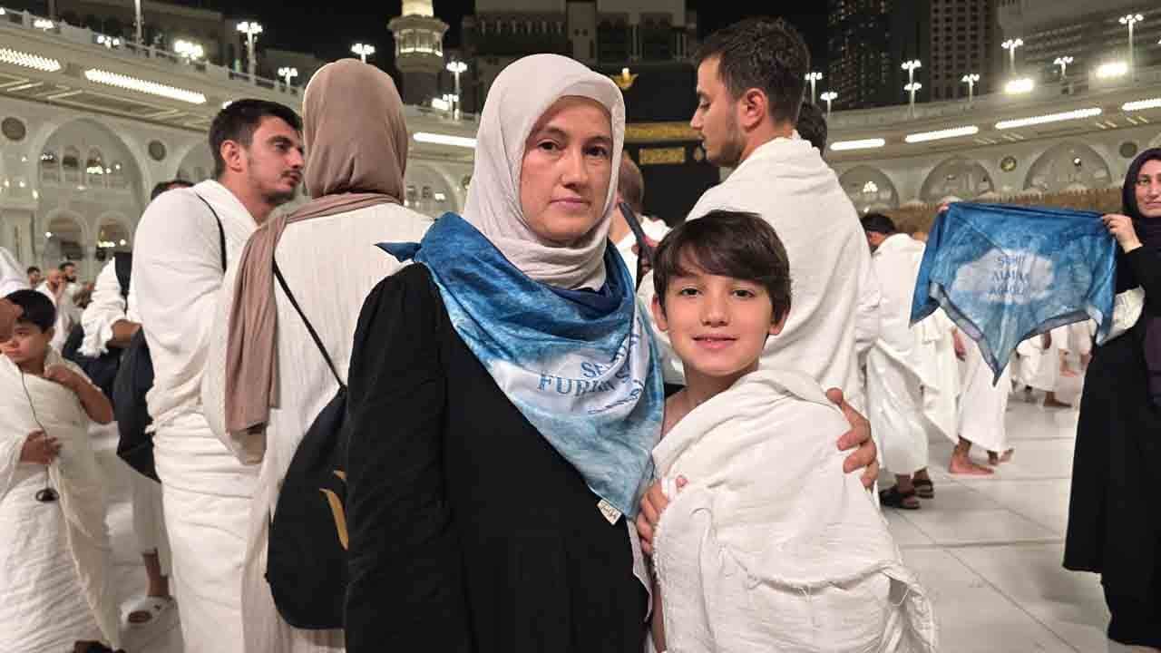 Foto - Okul saldırısında hayatını kaybedenlerin ailelerine jest: Acılı aileler umre için kutsal topraklarda