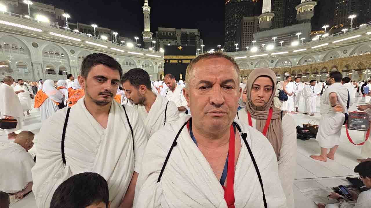 Foto - Okul saldırısında hayatını kaybedenlerin ailelerine jest: Acılı aileler umre için kutsal topraklarda