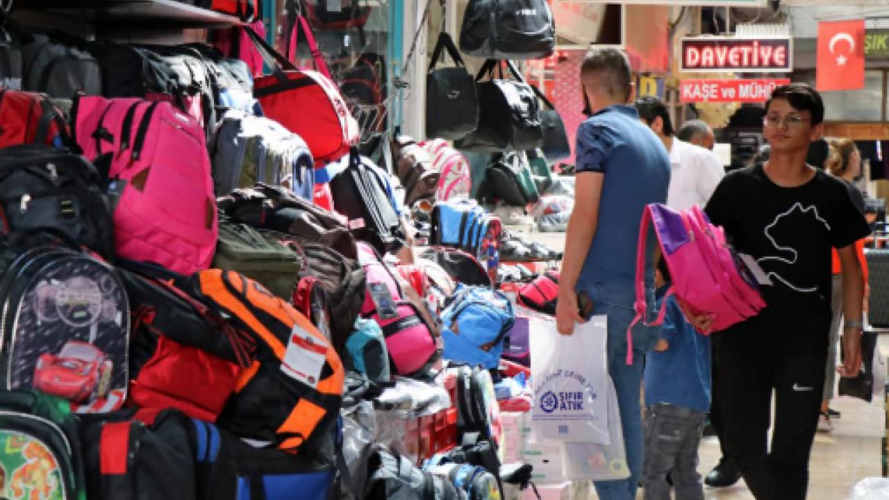 Foto - Okula dönüş araştırmasında çarpıcı alışveriş sonuçları… Velilerin gözü giyimde öğrencinin bilgisayarda