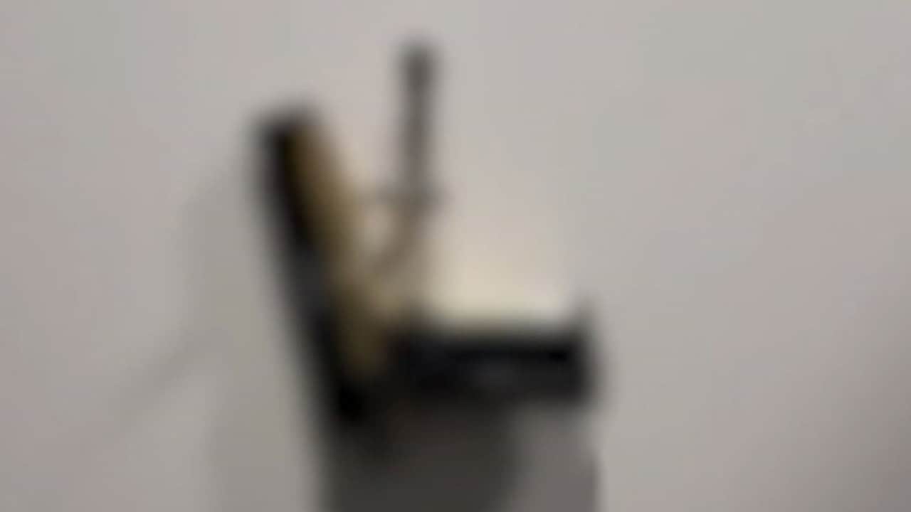 Foto - Okulda büyük skandal! Tuvalette silah bulundu, sahibi ağızları açık bıraktı