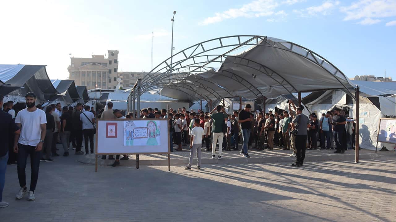 Foto - Okullar bombalandı, sıralar paramparça… Gazze’de 3 yıl sonra çadırda eğitim
