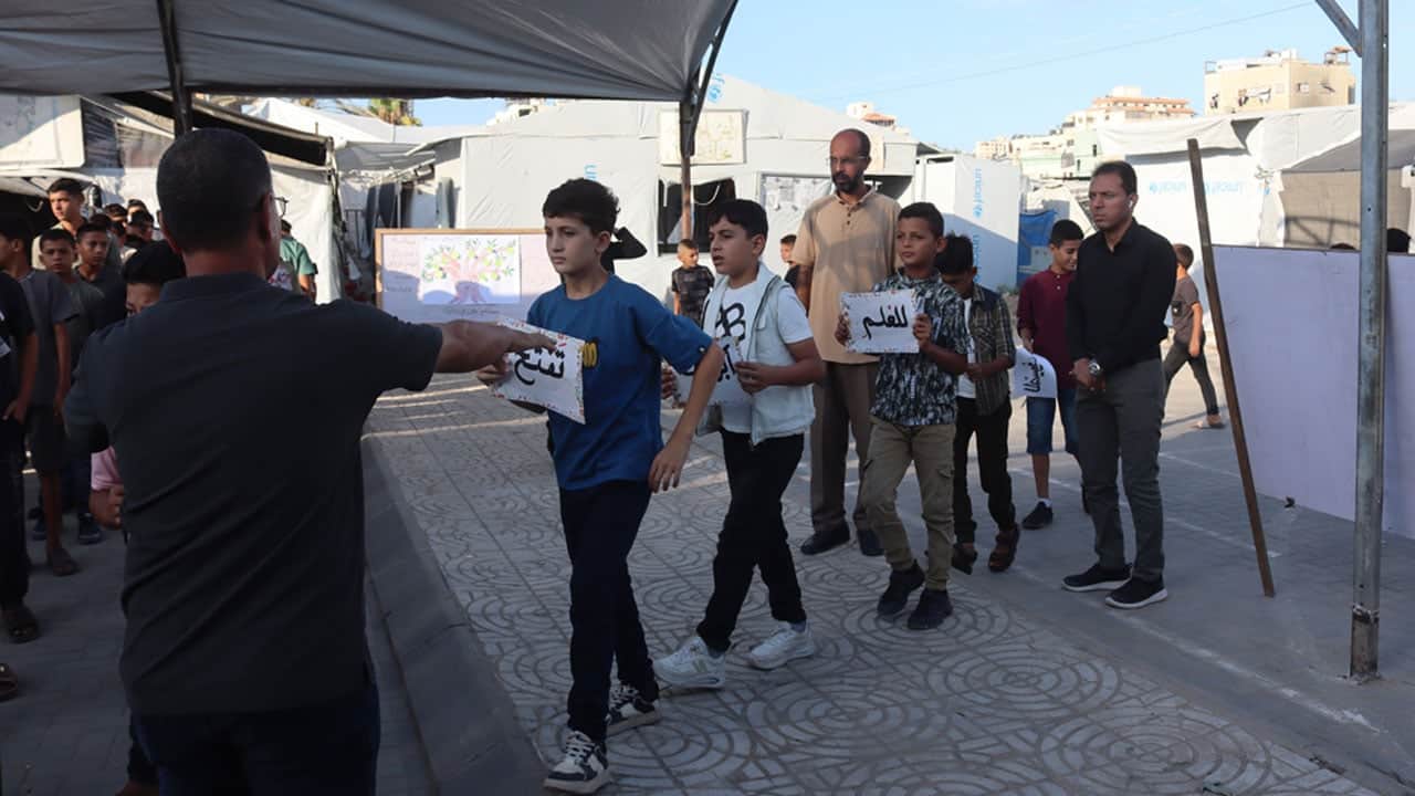 Foto - Okullar bombalandı, sıralar paramparça… Gazze’de 3 yıl sonra çadırda eğitim
