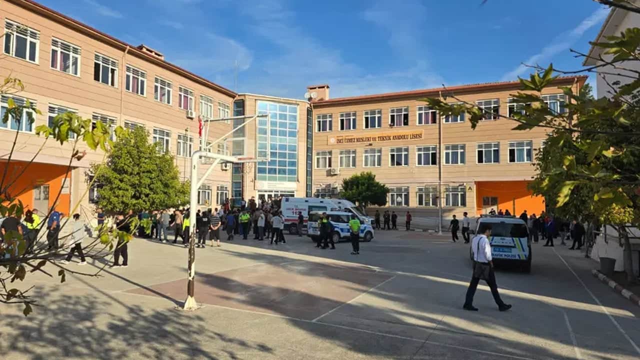 Foto - Okulu kan gölüne çeviren 15’lik caninin odasından bakın neler çıktı? Manisa’daki dehşet veren notlar resmen kan dondurdu
