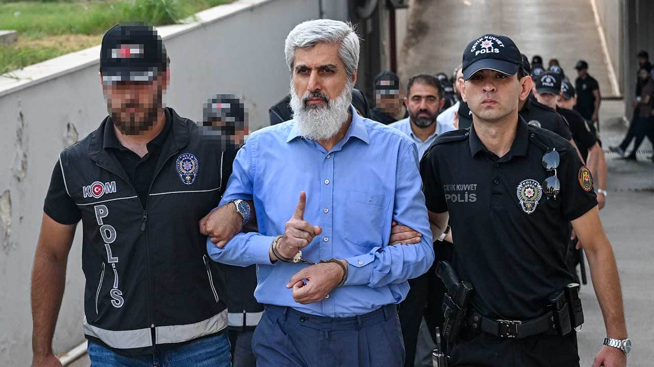 Foto - Okuttuğu kitaplara bakın! Kuytul gençleri böyle zehirlemiş