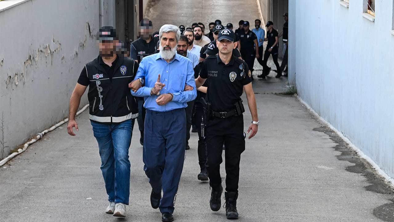 Foto - Okuttuğu kitaplara bakın! Kuytul gençleri böyle zehirlemiş