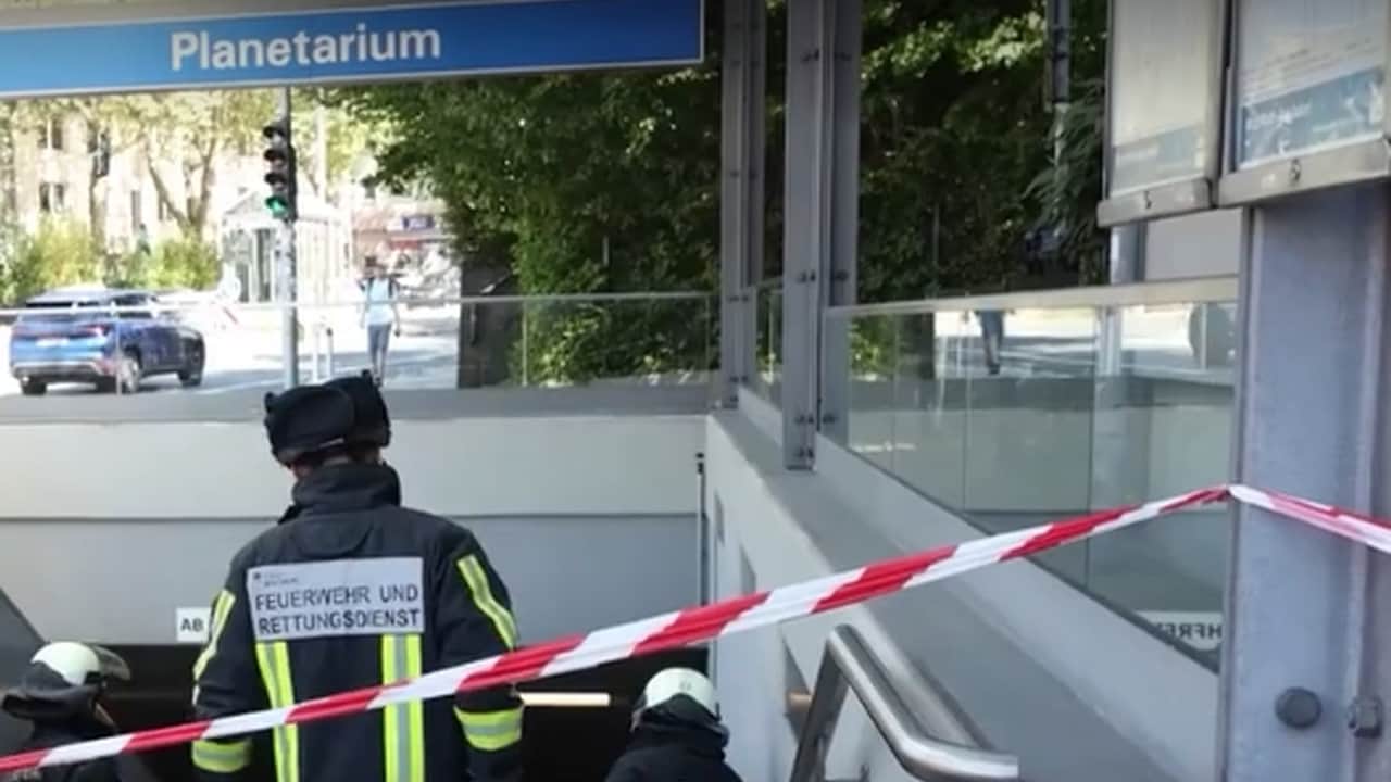 Foto - Olmayacak şey oldu! Sürücü, otomobiliyle yanlışlıkla metro tüneline girdi