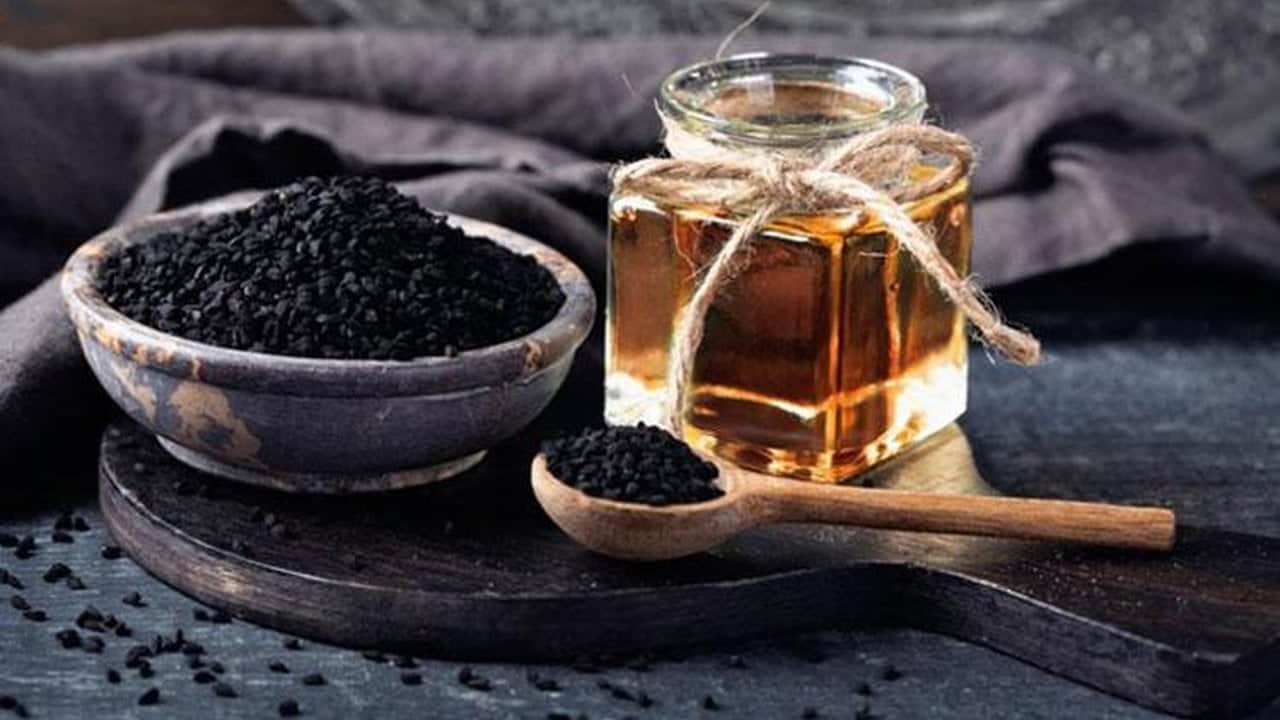 "Ölümden başka her derde deva" deniyordu! Aç karnına bir çay kaşığı çiğneyen, vücuttaki gizli iltihabı ve toksinleri biiznillah söküp atıyor