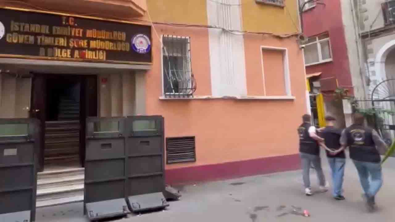 Foto - Önce darp ettiler, sonra gasp ettiler: Beyoğlu’ndaki 4’lü çocuk çetesi tutuklandı