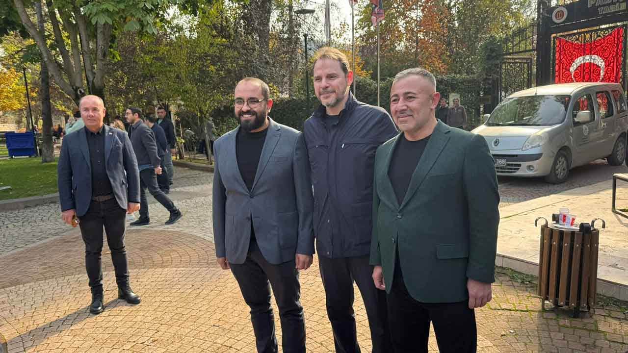 Foto - Onu gören telefonlarına sarıldı! AK Parti'den Berat Albayrak açıklaması