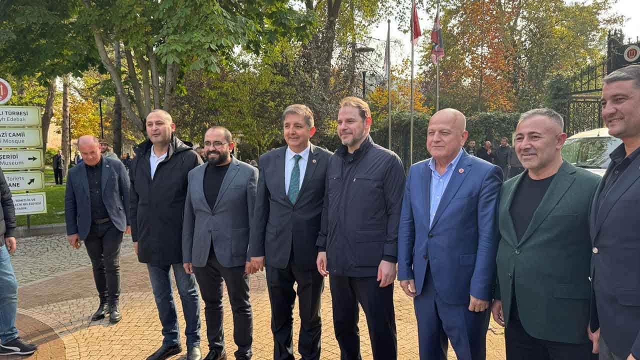 Foto - Onu gören telefonlarına sarıldı! AK Parti'den Berat Albayrak açıklaması