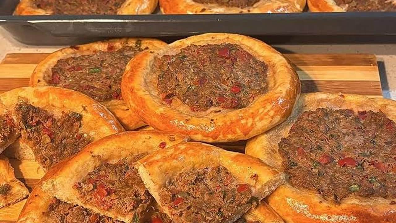Foto - Önünde kuyruklar oluşan ünlü firmada mideleri bulandıran ihanet! Dana eti diye eşek eti yedirmişler