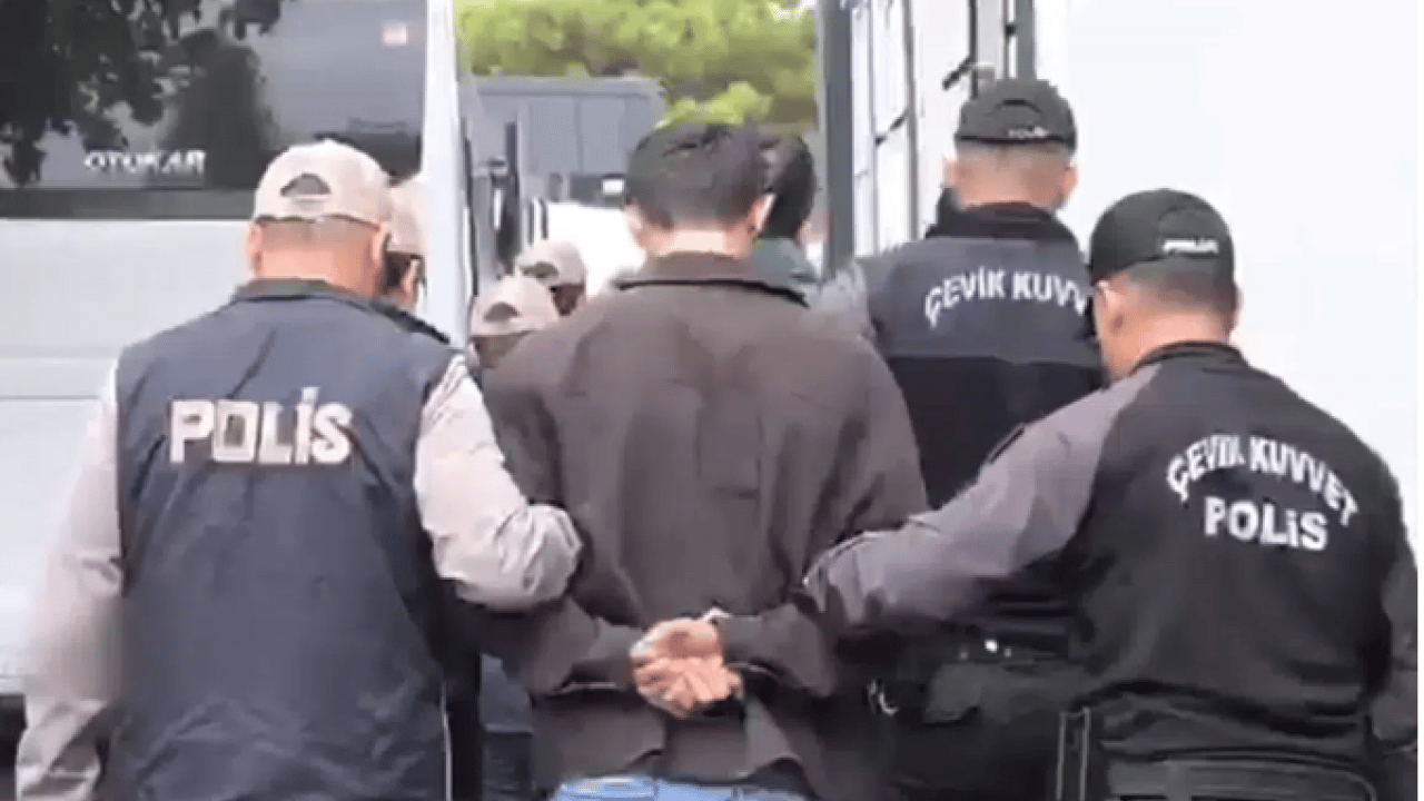 Foto - Örgütün askeri mahrem yapısına darbe: 8 ildeki operasyonda 5 FETÖ’cü tutuklandı