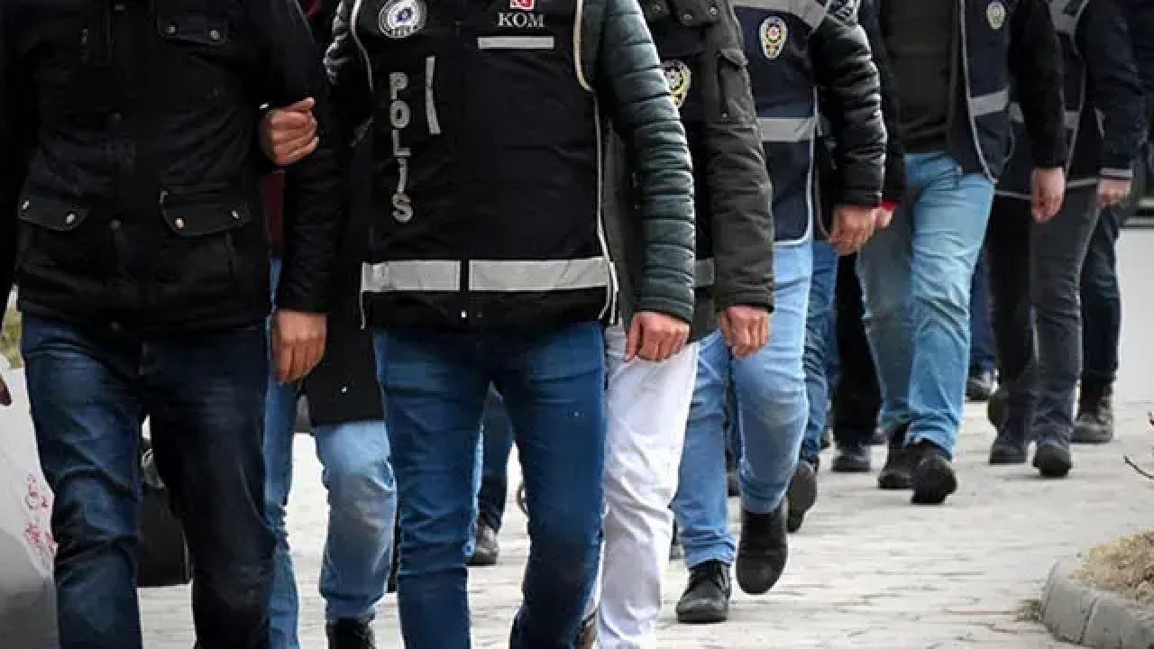 Foto - Örgütün askeri mahrem yapısına darbe: 8 ildeki operasyonda 5 FETÖ’cü tutuklandı